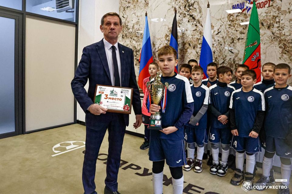 #ЗвездыРождества . Фотографии с награждения турнира «Звезды Рождества» среди детей 2015 г.р. в рамках Объединенного Чемпионата по футболу «Содружество»! можно посмотреть в альбоме ВКонтакте! #ЗвездыРождества . Фотографии с награждения турнира «Звезды Рождества» среди детей 2015 г.р. в рамках Объединенного Чемпионата по футболу «Содружество»! можно посмотреть в альбоме ВКонтакте!