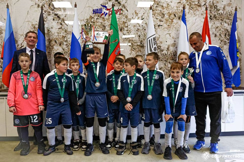 #ЗвездыРождества . Фотографии с награждения турнира «Звезды Рождества» среди детей 2015 г.р. в рамках Объединенного Чемпионата по футболу «Содружество»! можно посмотреть в альбоме ВКонтакте! #ЗвездыРождества . Фотографии с награждения турнира «Звезды Рождества» среди детей 2015 г.р. в рамках Объединенного Чемпионата по футболу «Содружество»! можно посмотреть в альбоме ВКонтакте!