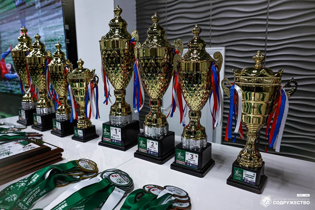 #ЗвездыРождества . Фотографии с награждения турнира «Звезды Рождества» среди детей 2015 г.р. в рамках Объединенного Чемпионата по футболу «Содружество»! можно посмотреть в альбоме ВКонтакте!