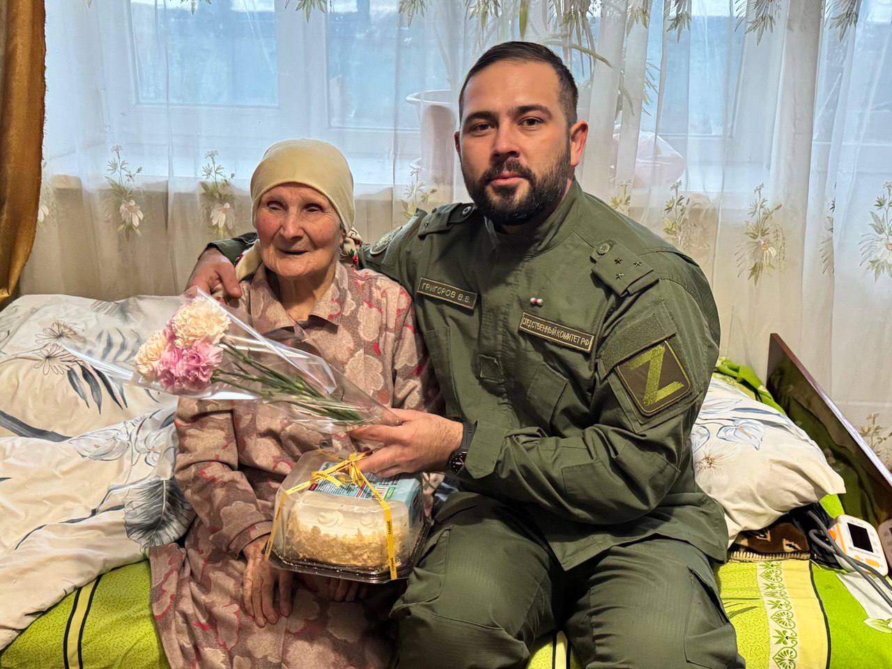 Офицеры СК России поздравили с новогодними праздниками участницу Великой Отечественной войны из Скадовского округа