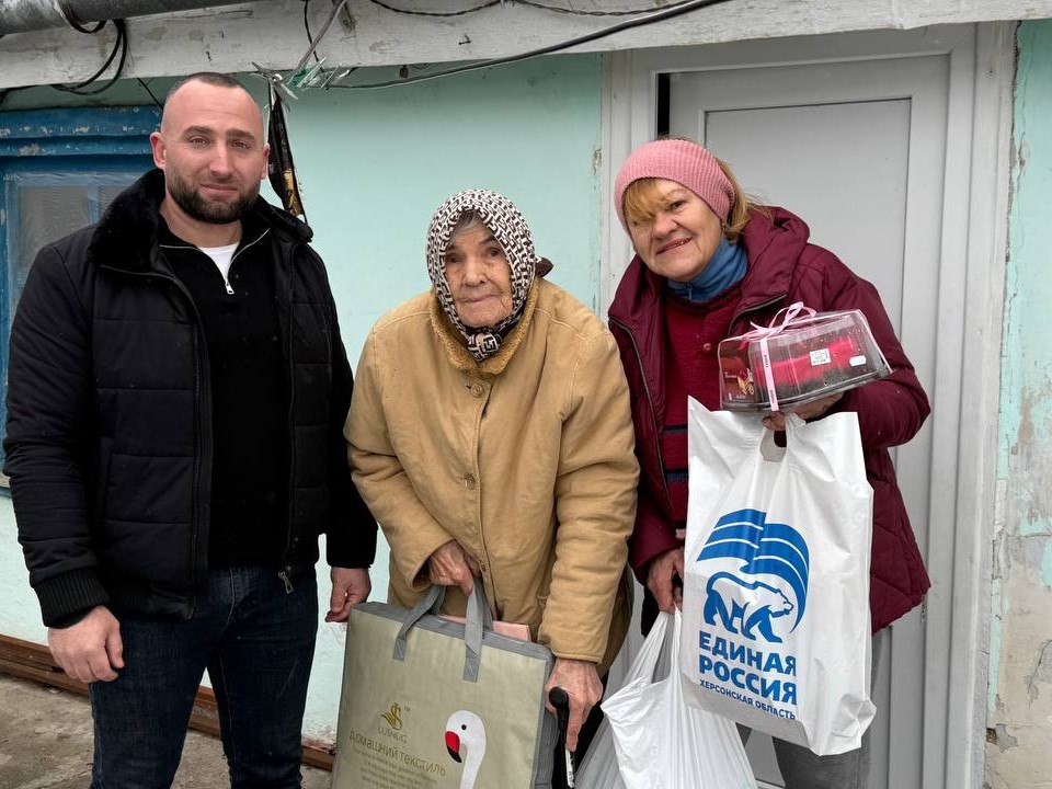 В Херсонской области более 4000 человек участвовали в новогодних акциях "Единой России", заявил Владимир Сальдо В Херсонской области более 4000 человек участвовали в новогодних акциях "Единой России", заявил Владимир Сальдо