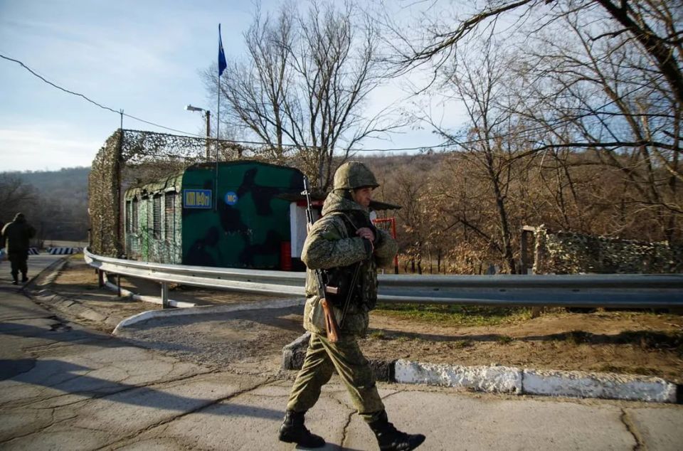 Украина и Молдова заблокировали все пункты пропуска в Приднестровье, полностью прекратив военные поставки Украина и Молдова заблокировали все пункты пропуска в Приднестровье, полностью прекратив военные поставки