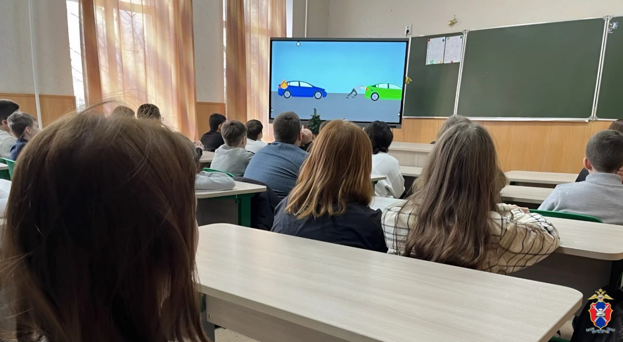 В Геническом округе Херсонской области сотрудники Госавтоинспекции провели профилактическое занятие со школьниками В Геническом округе Херсонской области сотрудники Госавтоинспекции провели профилактическое занятие со школьниками