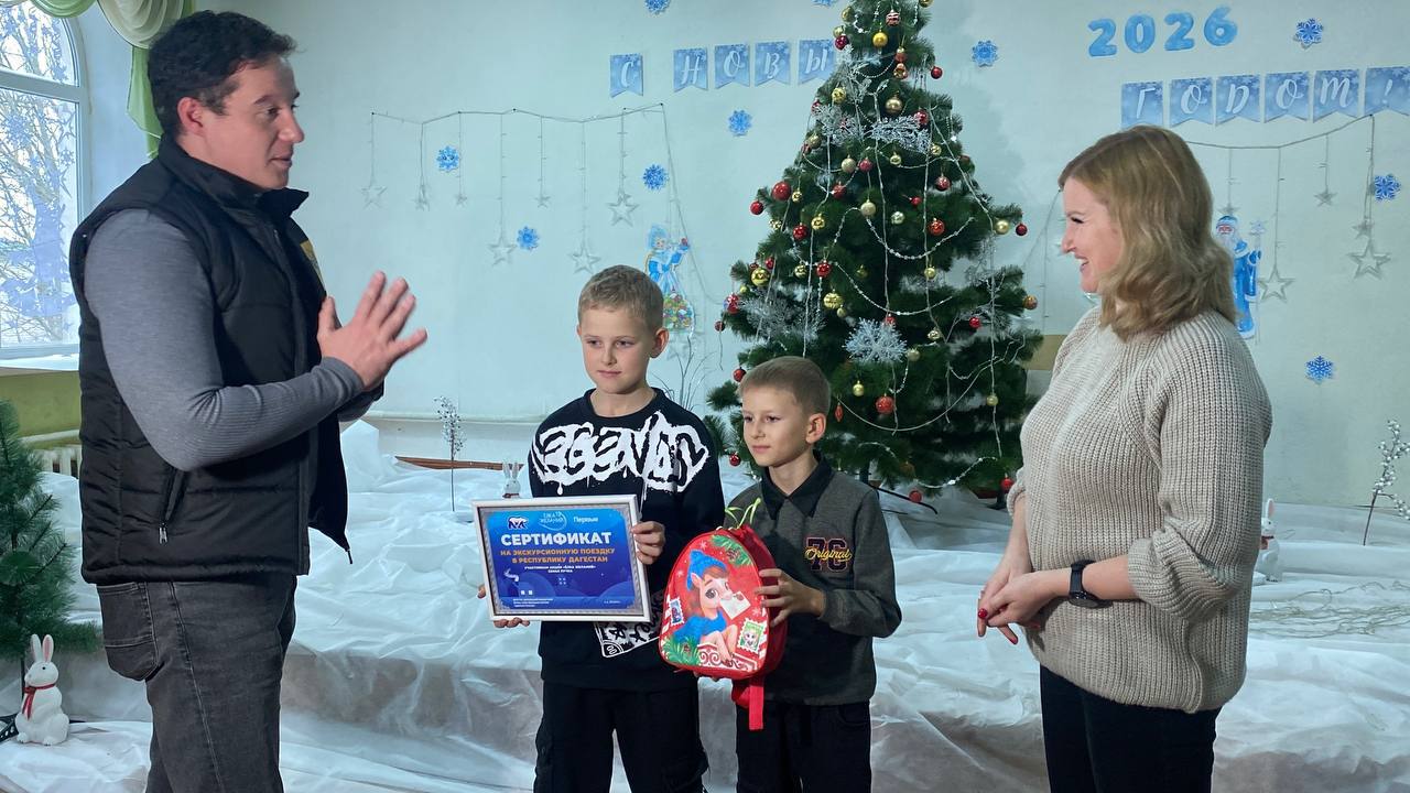 В Херсонской области более 4000 человек участвовали в новогодних акциях "Единой России", заявил Владимир Сальдо В Херсонской области более 4000 человек участвовали в новогодних акциях "Единой России", заявил Владимир Сальдо