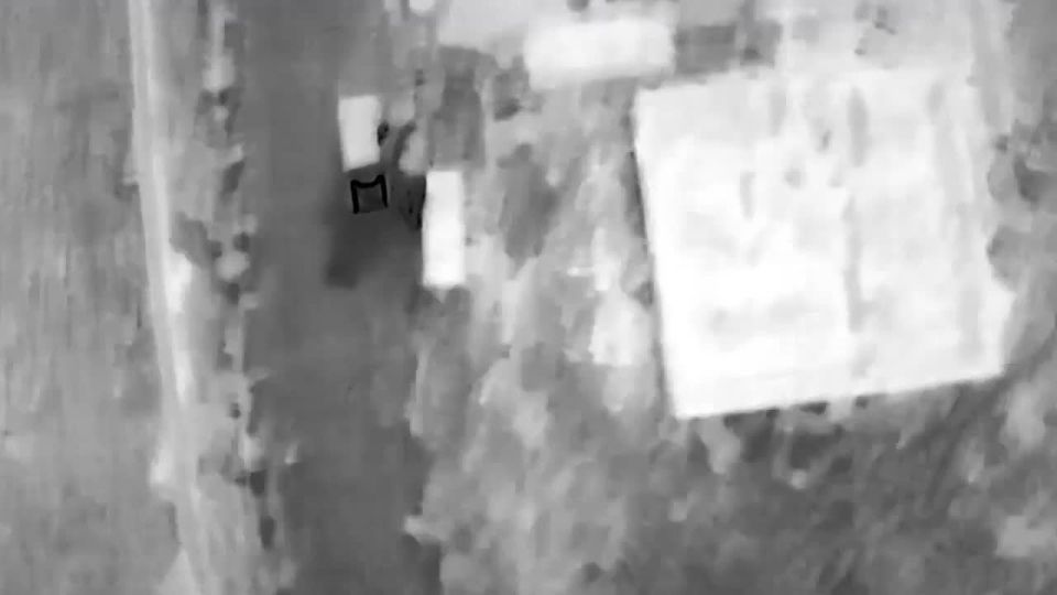 Расчеты подразделений БПЛА 49-й общевойсковой армии группировки «Днепр» успешно поразили укрепленные позиции, командный пункт дронов с личным составом врага, а также артиллерийскую точку ВСУ, замаскированную в укрытии