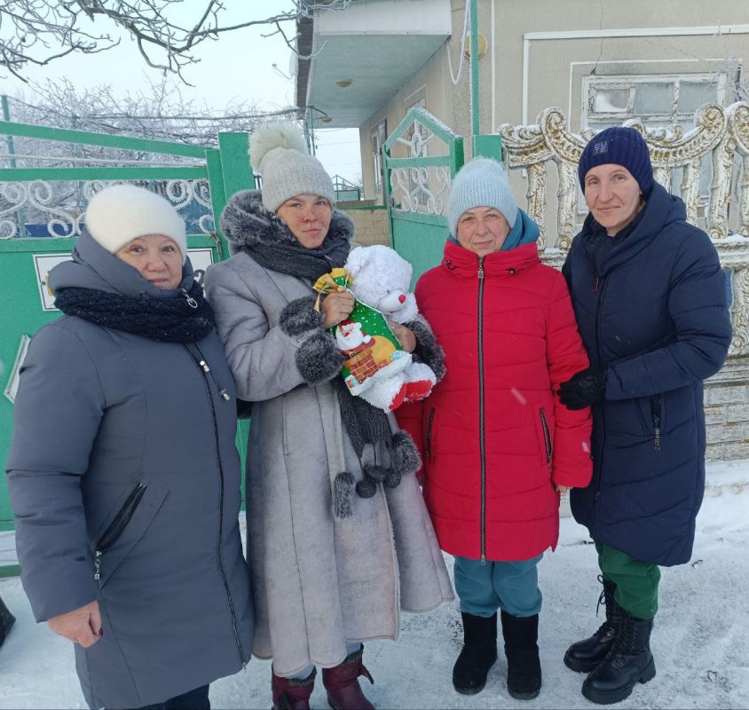 Работники культуры села Богдановка поздравили жителей с инвалидностью с новогодними праздниками на дому Работники культуры села Богдановка поздравили жителей с инвалидностью с новогодними праздниками на дому