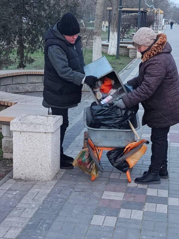 В Геническом округе продолжаются работы по благоустройству и санитарной уборке В Геническом округе продолжаются работы по благоустройству и санитарной уборке