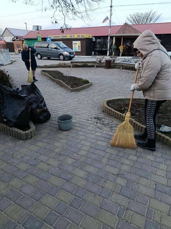 В Геническом округе продолжаются работы по благоустройству и санитарной уборке В Геническом округе продолжаются работы по благоустройству и санитарной уборке
