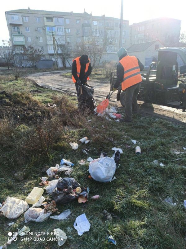 В Геническом округе продолжаются работы по благоустройству и санитарной уборке В Геническом округе продолжаются работы по благоустройству и санитарной уборке