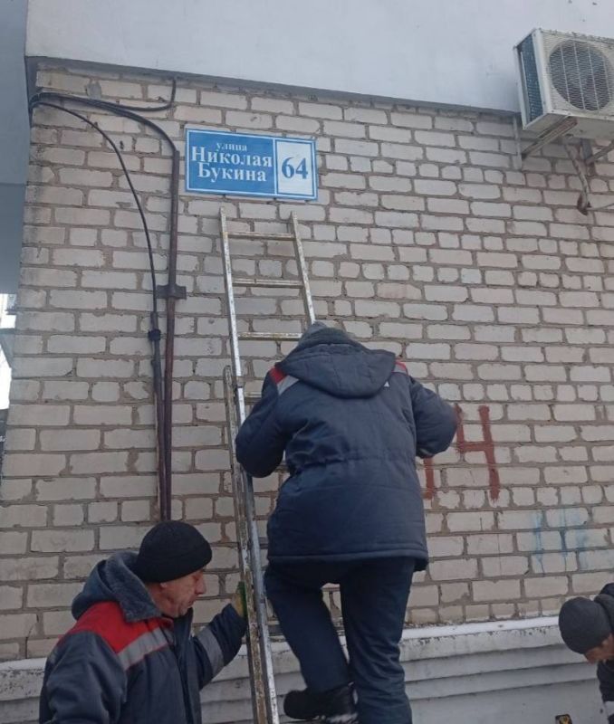 В Новой Каховке продолжается работа по стандартизации адресных табличек В Новой Каховке продолжается работа по стандартизации адресных табличек