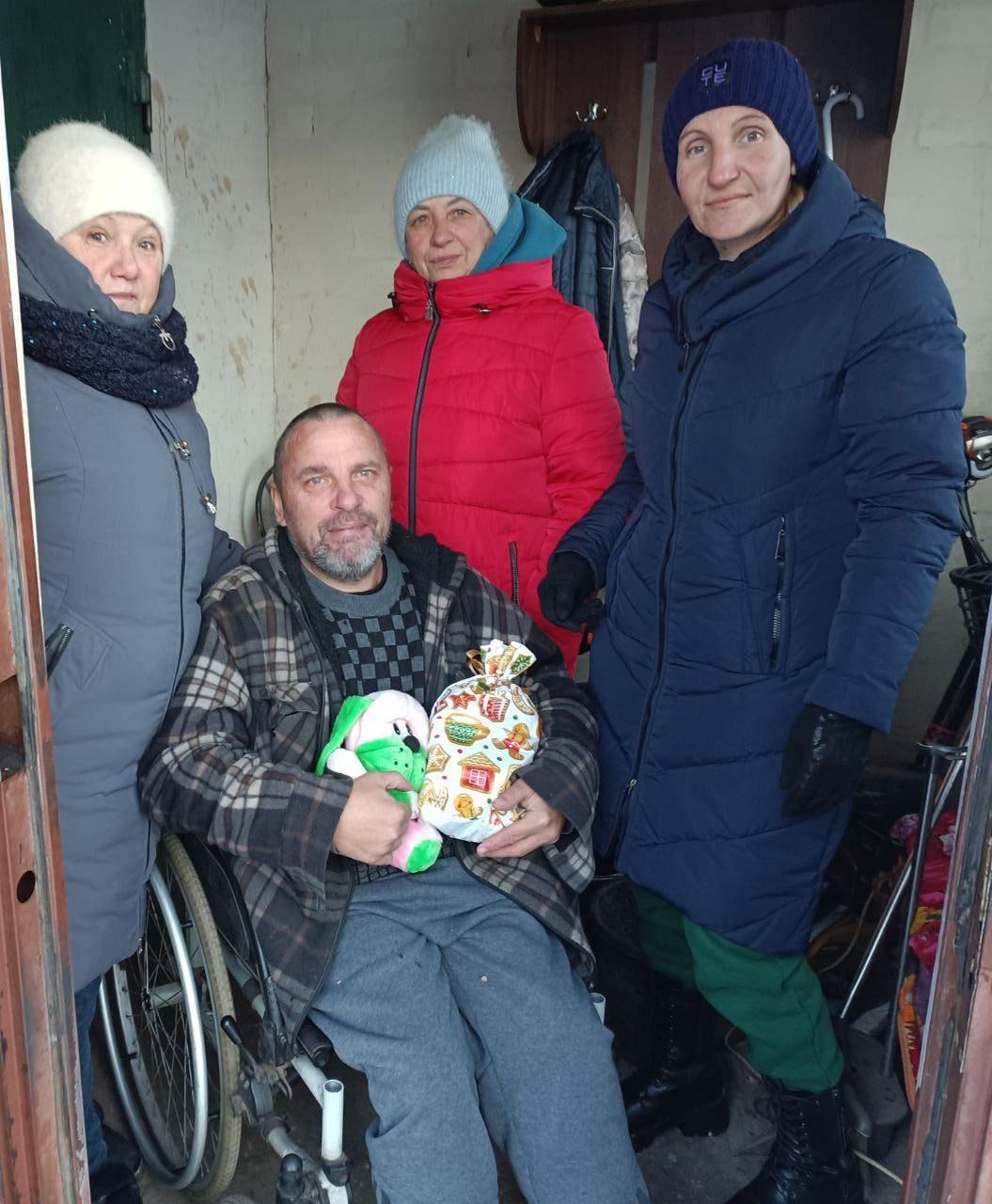 Работники культуры села Богдановка поздравили жителей с инвалидностью с новогодними праздниками на дому Работники культуры села Богдановка поздравили жителей с инвалидностью с новогодними праздниками на дому