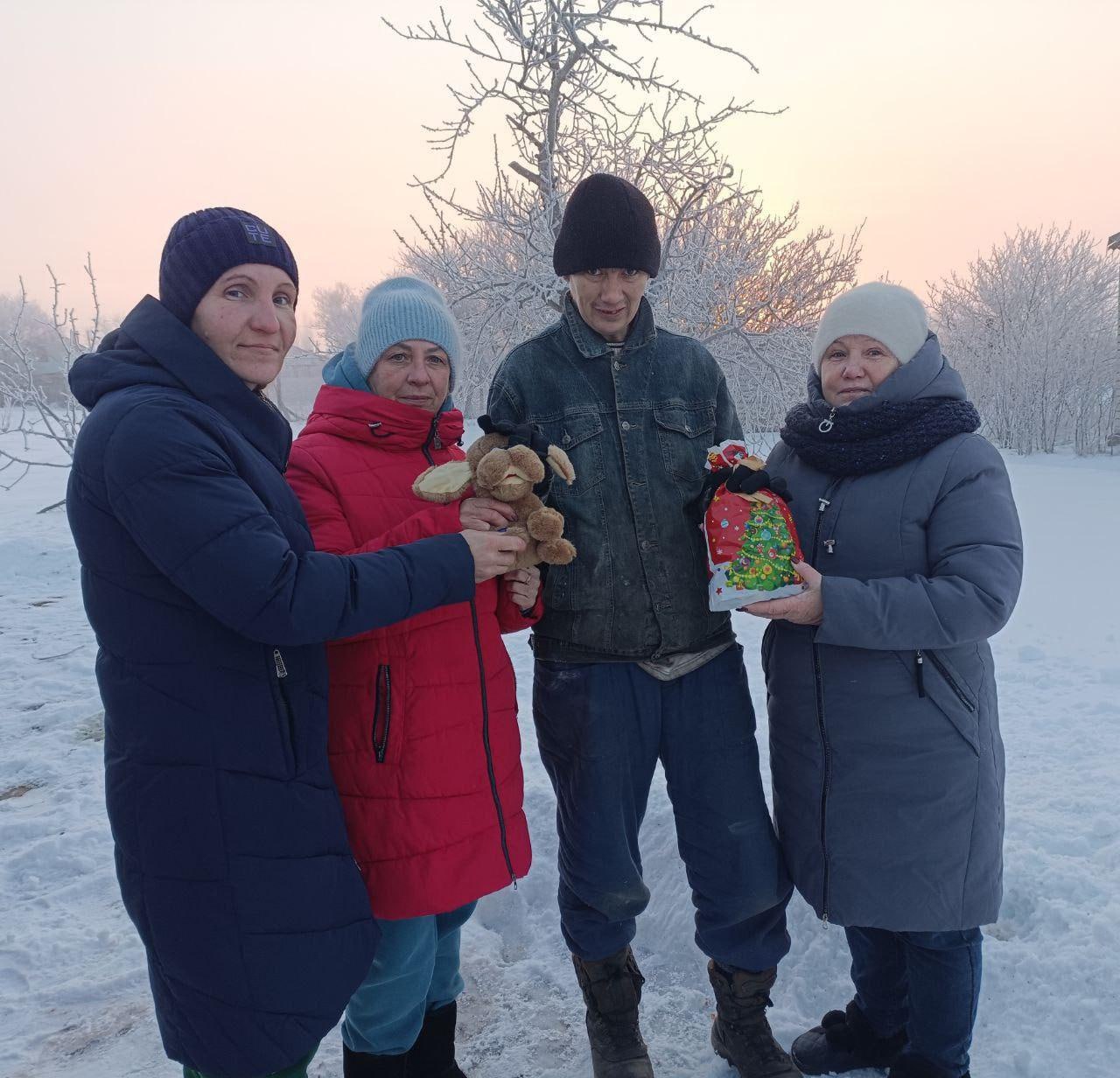 Работники культуры села Богдановка поздравили жителей с инвалидностью с новогодними праздниками на дому Работники культуры села Богдановка поздравили жителей с инвалидностью с новогодними праздниками на дому