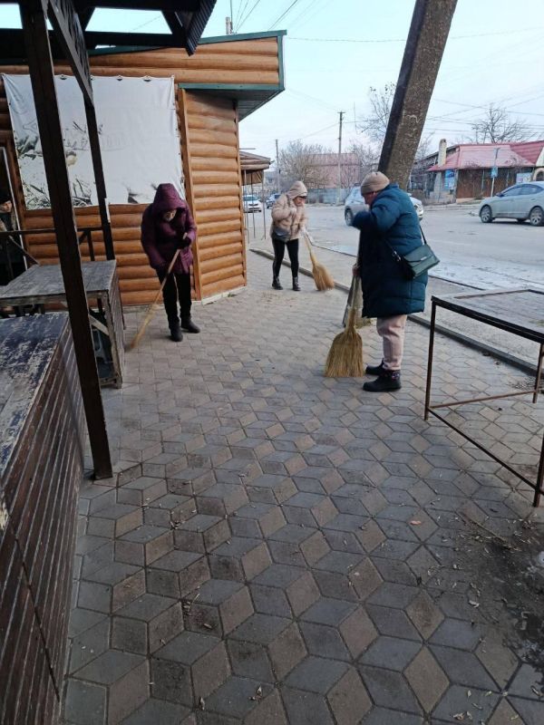 В Геническом округе продолжаются работы по благоустройству и санитарной уборке В Геническом округе продолжаются работы по благоустройству и санитарной уборке
