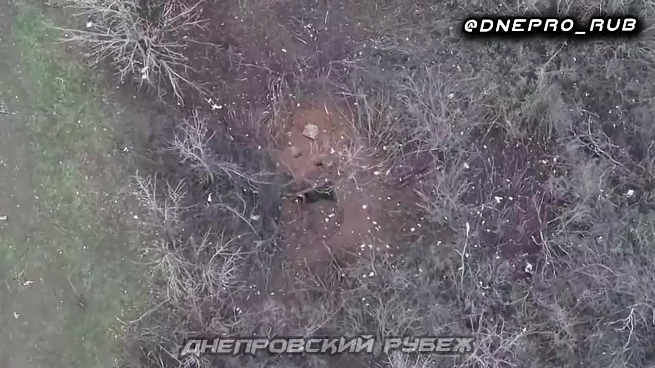 Операторы дронов 4-й военной базы ЮВО из состава ГрВ «Днепр» нанесли удар по линии обороны противника севернее н.п. Орехов в Запорожской области