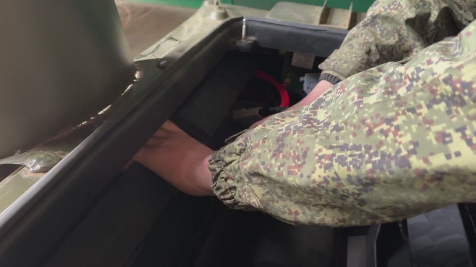 Херсон. Подразделения войск беспилотных систем 18 общевойсковой армии успешно применяют безэкипажные катера для уничтожения плавсредств ВСУ в дельте Днепра Енот из Херсона