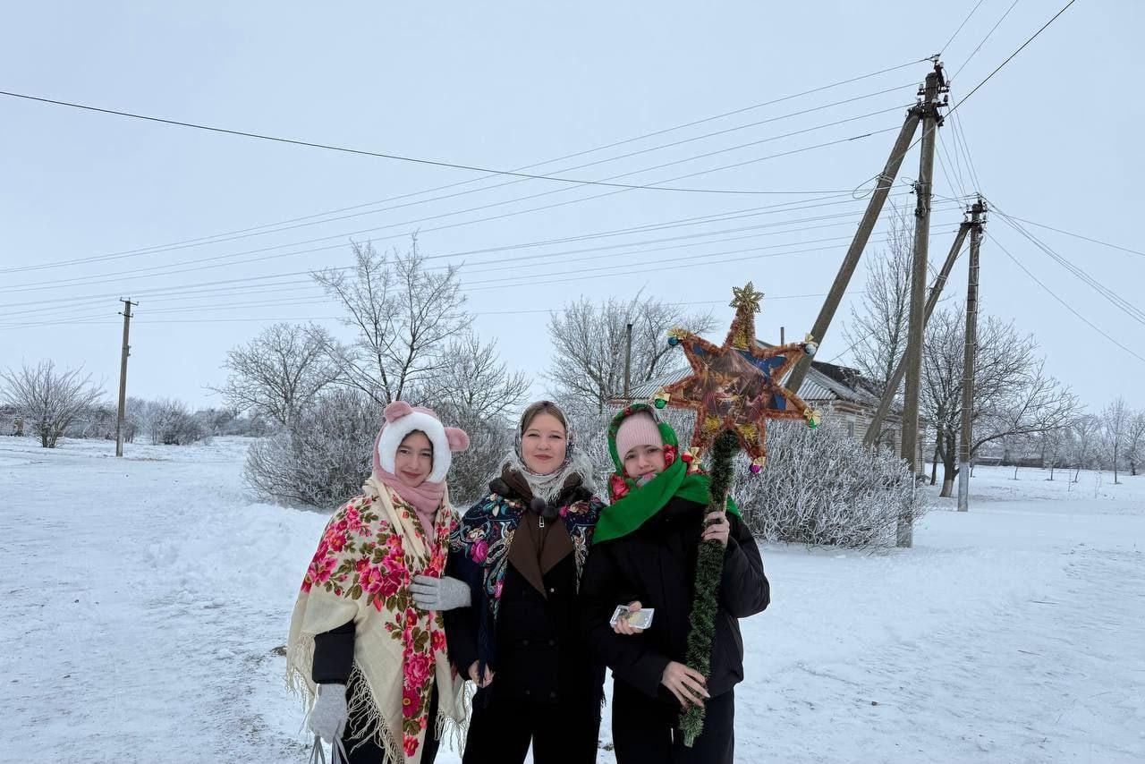 Как колядовали школьники в Костогрызово Как колядовали школьники в Костогрызово