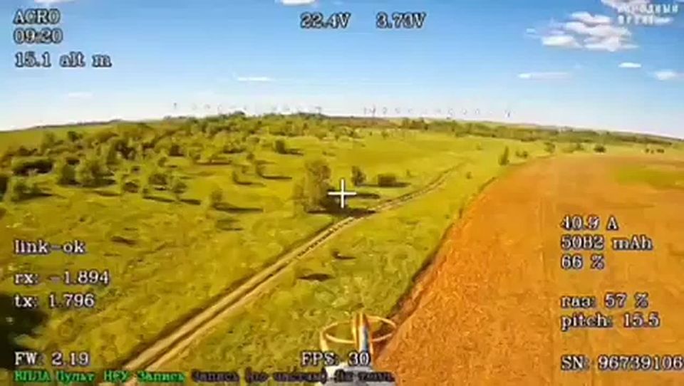 Енот из Херсона: Увлекательные кадры погони FPV-дрона за бандеромобилем