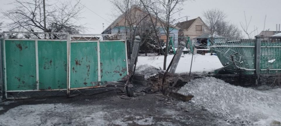В результате минометного обстрела ВСУ в Любимовке повреждены дом, хозяйственные постройки и автомобили, сообщили в Администрации округа В результате минометного обстрела ВСУ в Любимовке повреждены дом, хозяйственные постройки и автомобили, сообщили в Администрации округа