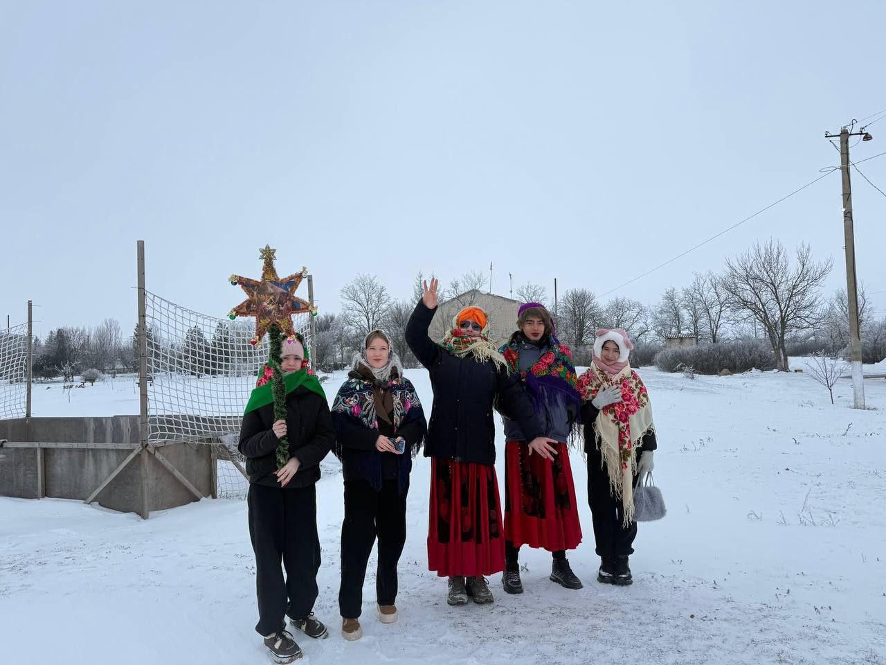 Как колядовали школьники в Костогрызово Как колядовали школьники в Костогрызово
