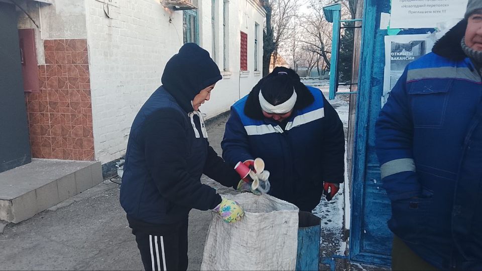 Евгения Кузьменко: Работы по благоустройству, выполняемые сотрудниками Новотроицкого жилищно-коммунального предприятия, активно продолжаются в новом году Евгения Кузьменко: Работы по благоустройству, выполняемые сотрудниками Новотроицкого жилищно-коммунального предприятия, активно продолжаются в новом году