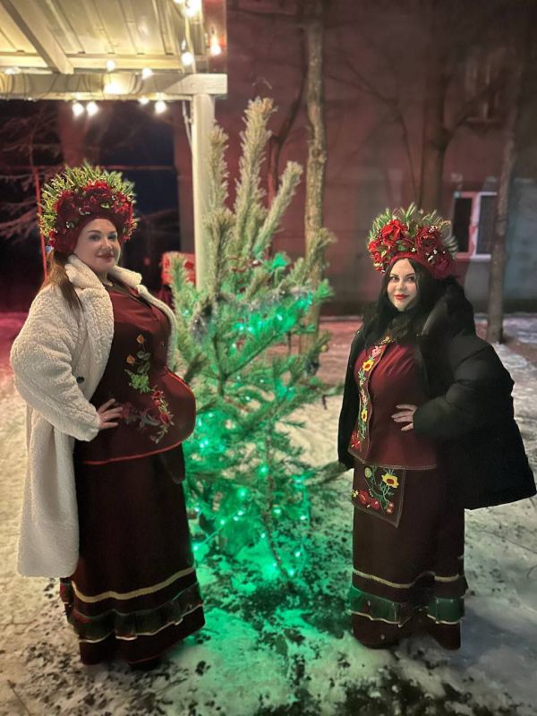 Работники культуры села Тавричанка поздравили жителей веселыми щедровками Работники культуры села Тавричанка поздравили жителей веселыми щедровками