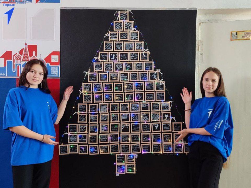 Первые Строгановской школы создали необычную фотозону в честь старого Нового года