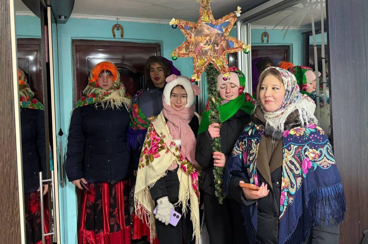 Как колядовали школьники в Костогрызово