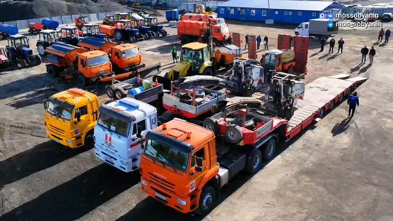 Собянин: Москва передала новые партии коммунальной техники в новые регионы РФ