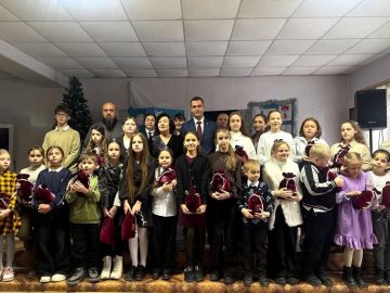 Сегодня в Старый Новый год посетил детскую школу искусств в Новотроицком