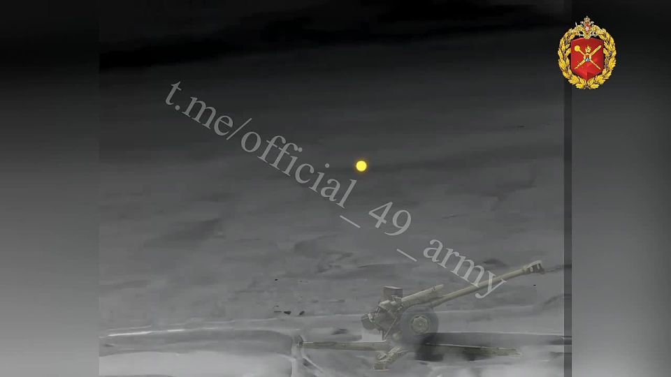 Разведка выявила огневую позицию артиллерии, а операторы FPV-дронов с оптоволоконным управлением уничтожили как и само орудие противника