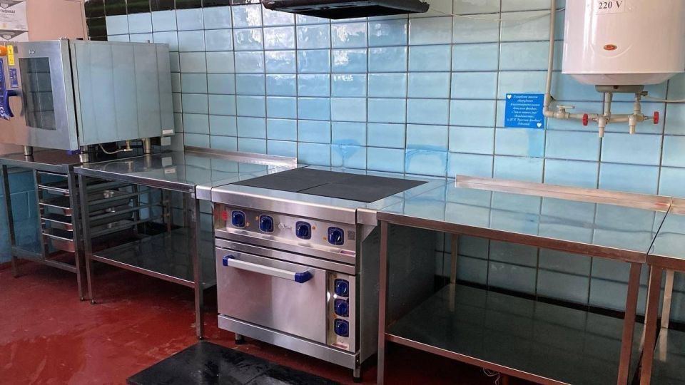 В Круглоозерской школе теперь есть все необходимое для готовки! Благодаря новому кухонному оборудованию, 120 учеников смогут получать горячее питание В Круглоозерской школе теперь есть все необходимое для готовки! Благодаря новому кухонному оборудованию, 120 учеников смогут получать горячее питание