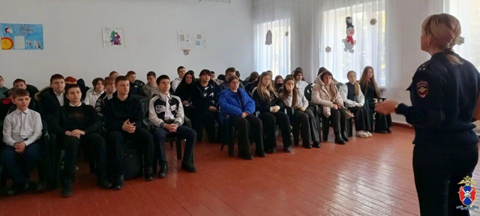 В Чаплинском округе Херсонской области сотрудники Госавтоинспекции провели занятия со школьниками В Чаплинском округе Херсонской области сотрудники Госавтоинспекции провели занятия со школьниками