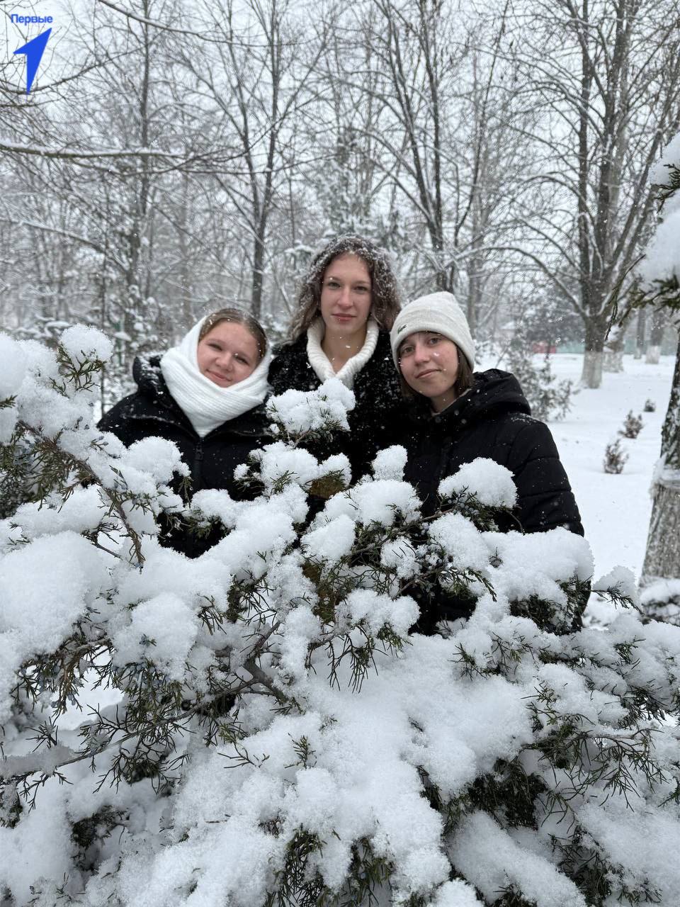 Первые Чаплинской школы № 1 устроили зимнюю фотосессию Первые Чаплинской школы № 1 устроили зимнюю фотосессию