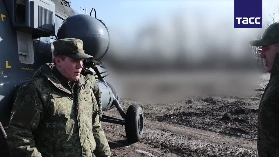 Бойцы группировки "Днепр" наступают в направлении города Запорожье, сообщил глава Генерального штаба ВС РФ Валерий Герасимов