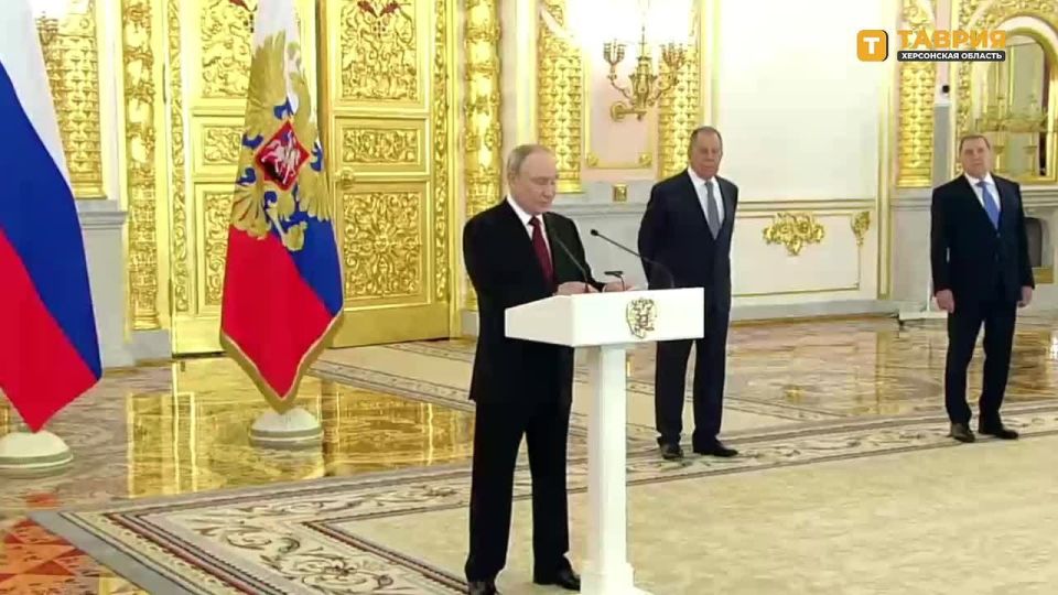 Украинский кризис стал следствием многолетнего игнорирования интересов России и продвижения к ее границам блока НАТО, заявил Владимир Путин