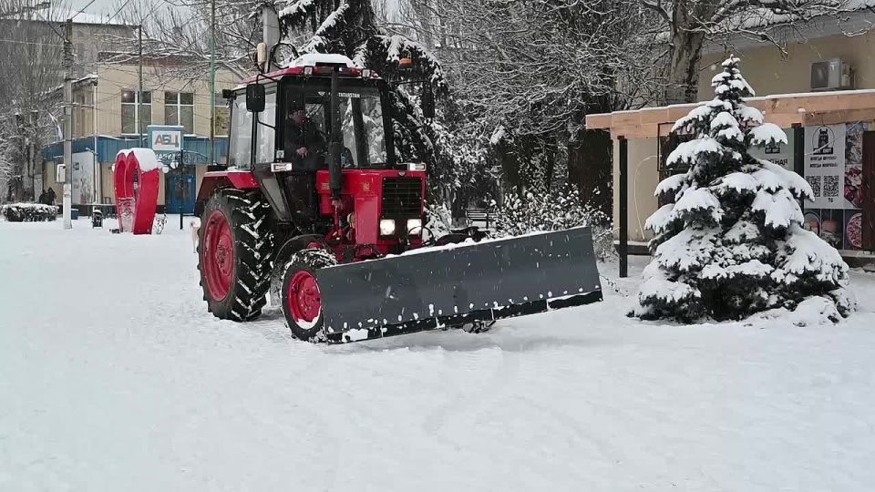 Александр Дудка: На борьбу с гололёдом: коммунальщики Скадовска работают над безопасностью улиц