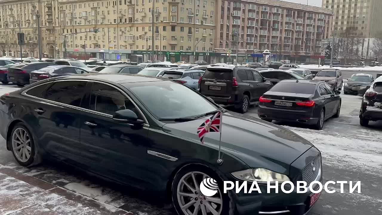 Сотрудник спецслужб Британии, работавший под прикрытием в посольстве, лишен аккредитации в РФ, сообщили в ФСБ