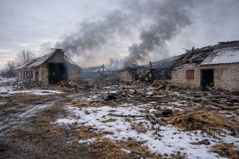 Во Львове ночью дрон упал на площадку возле памятника Степана Бандеры Во Львове ночью дрон упал на площадку возле памятника Степана Бандеры