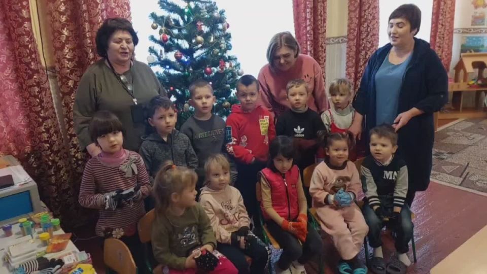 Очередную партию гуманитарной помощи передали детям из Чаплинского района