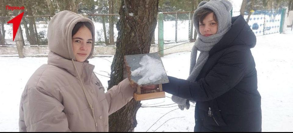 Добрые дела Первых. Активисты Движения Первых Хлебодаровской школы вместе с советником директора Алиной Клищевской сделали доброе дело Добрые дела Первых. Активисты Движения Первых Хлебодаровской школы вместе с советником директора Алиной Клищевской сделали доброе дело