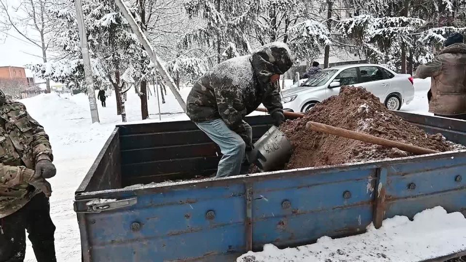 Так убирают снег и борются с гололедом в Скадовске