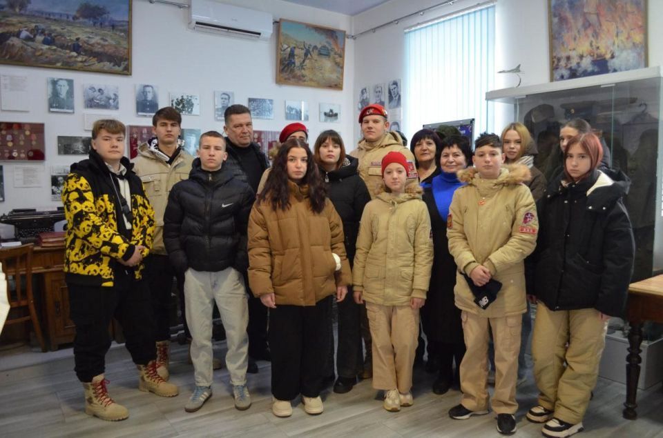Школьники-юнармейцы из Чаплинского муниципального округа побывали в краеведческом музее Генического МО Школьники-юнармейцы из Чаплинского муниципального округа побывали в краеведческом музее Генического МО