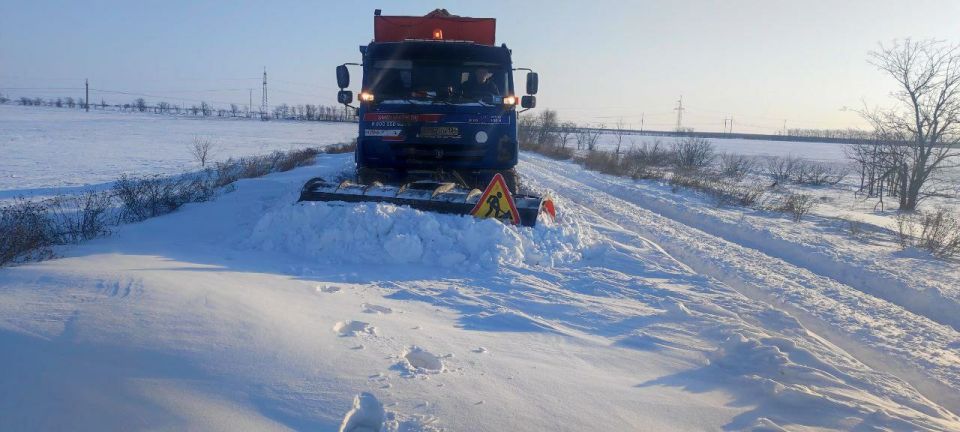 Зима продолжает испытывать наши дороги на прочность, но сотрудники Чаплинского ДЭУ на посту Зима продолжает испытывать наши дороги на прочность, но сотрудники Чаплинского ДЭУ на посту