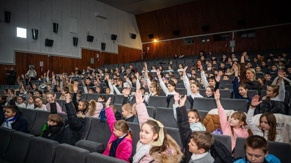 Сергей Гармаш привез Чебурашку в Херсонскую область Сергей Гармаш привез Чебурашку в Херсонскую область