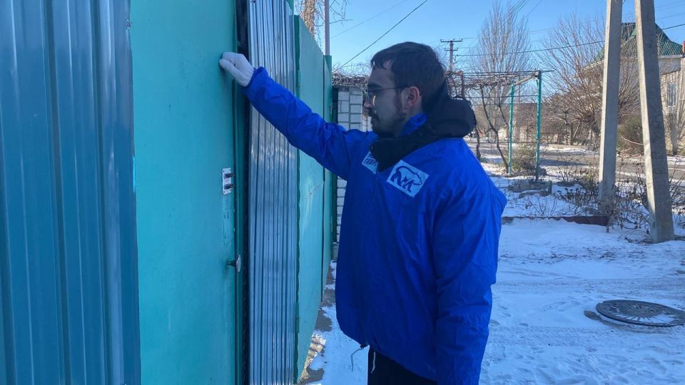 Освященную воду в праздник Крещение Господне доставляют маломобильным жителям Херсонской области волонтеры Единой России и молодогвардейцы Освященную воду в праздник Крещение Господне доставляют маломобильным жителям Херсонской области волонтеры Единой России и молодогвардейцы