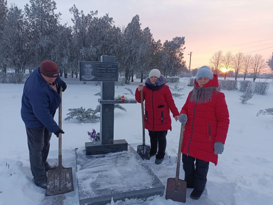 Активисты очистили от снега мемориал павшим в годы Великой Отечественной войны в селе Богдановка Активисты очистили от снега мемориал павшим в годы Великой Отечественной войны в селе Богдановка