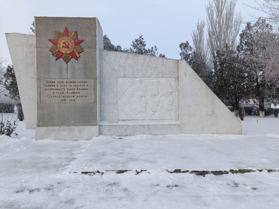 Активисты очистили от снега мемориал павшим в годы Великой Отечественной войны в селе Богдановка Активисты очистили от снега мемориал павшим в годы Великой Отечественной войны в селе Богдановка