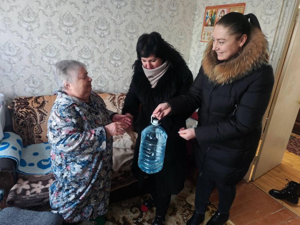 В гериатрический центр Новотроицкого муниципального округа была доставлена «Крещенская вода» В гериатрический центр Новотроицкого муниципального округа была доставлена «Крещенская вода»