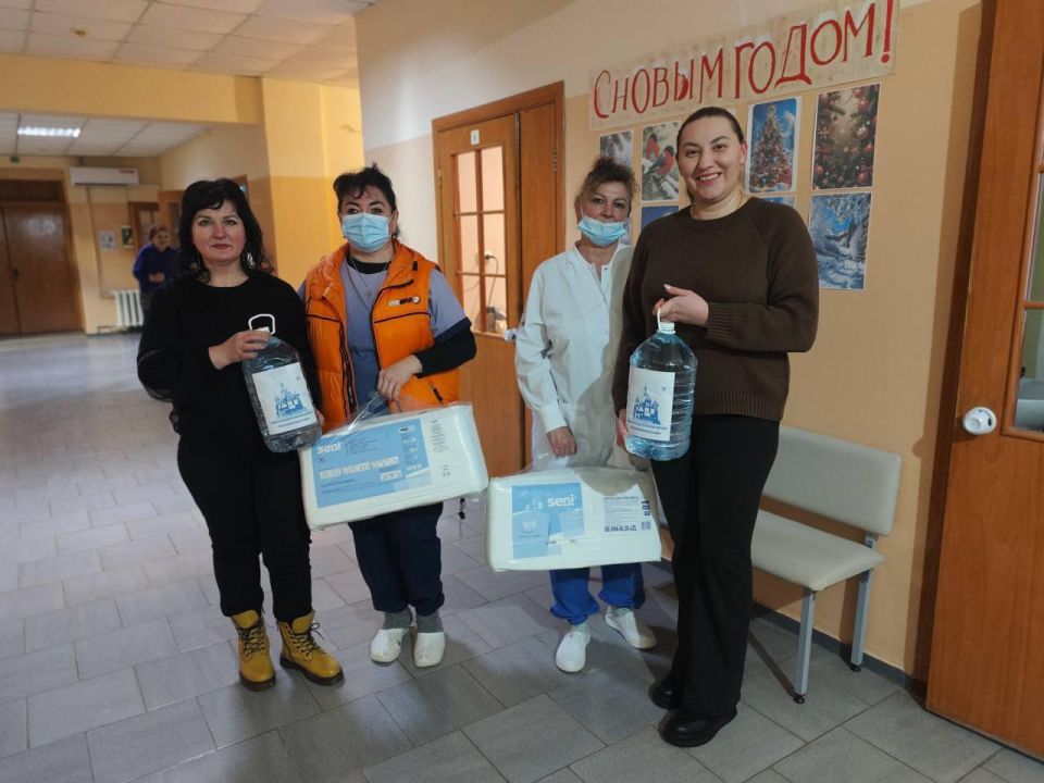 В гериатрический центр Новотроицкого муниципального округа была доставлена «Крещенская вода» В гериатрический центр Новотроицкого муниципального округа была доставлена «Крещенская вода»
