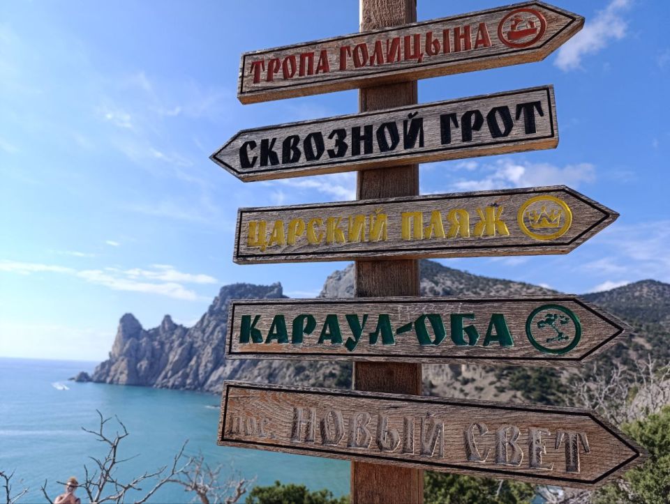 Уважаемые крымчане!. От всего сердца и от имени всех жителей Генического муниципального округа Херсонской области поздравляю вас с одним из самых важных и светлых праздников – Днём Республики Крым! Этот день – символ силы... Уважаемые крымчане!. От всего сердца и от имени всех жителей Генического муниципального округа Херсонской области поздравляю вас с одним из самых важных и светлых праздников – Днём Республики Крым! Этот день – символ силы...